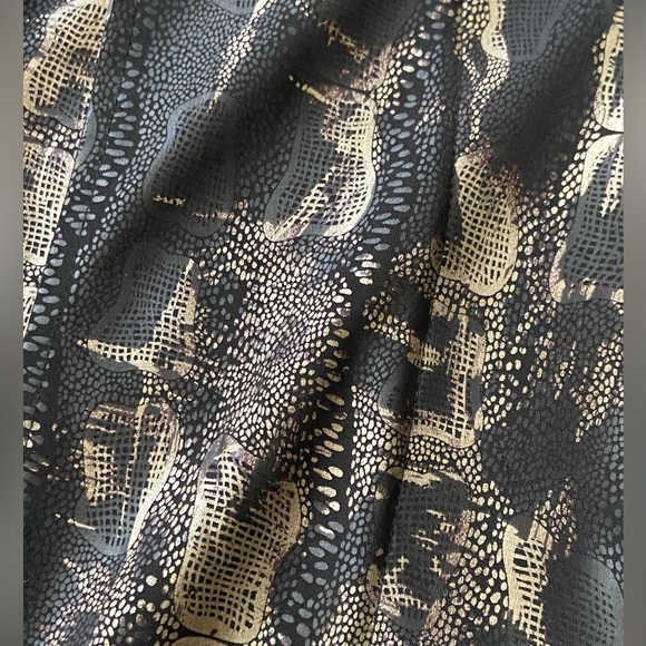 Chico's Travelers Snake Print Lightweight Jacket Black and Gold Size 3 (L/16-18) - Picture 6 of 10